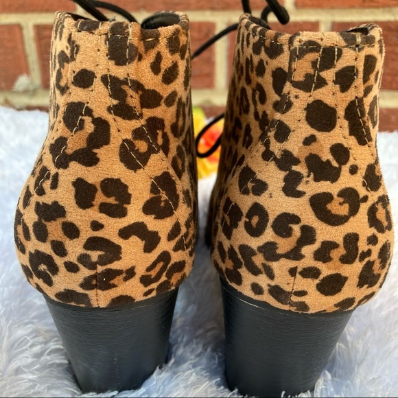 Y.not? Oana Beautiful Leopard print tie up booties with chunky heels size 7M - Picture 6 of 12
